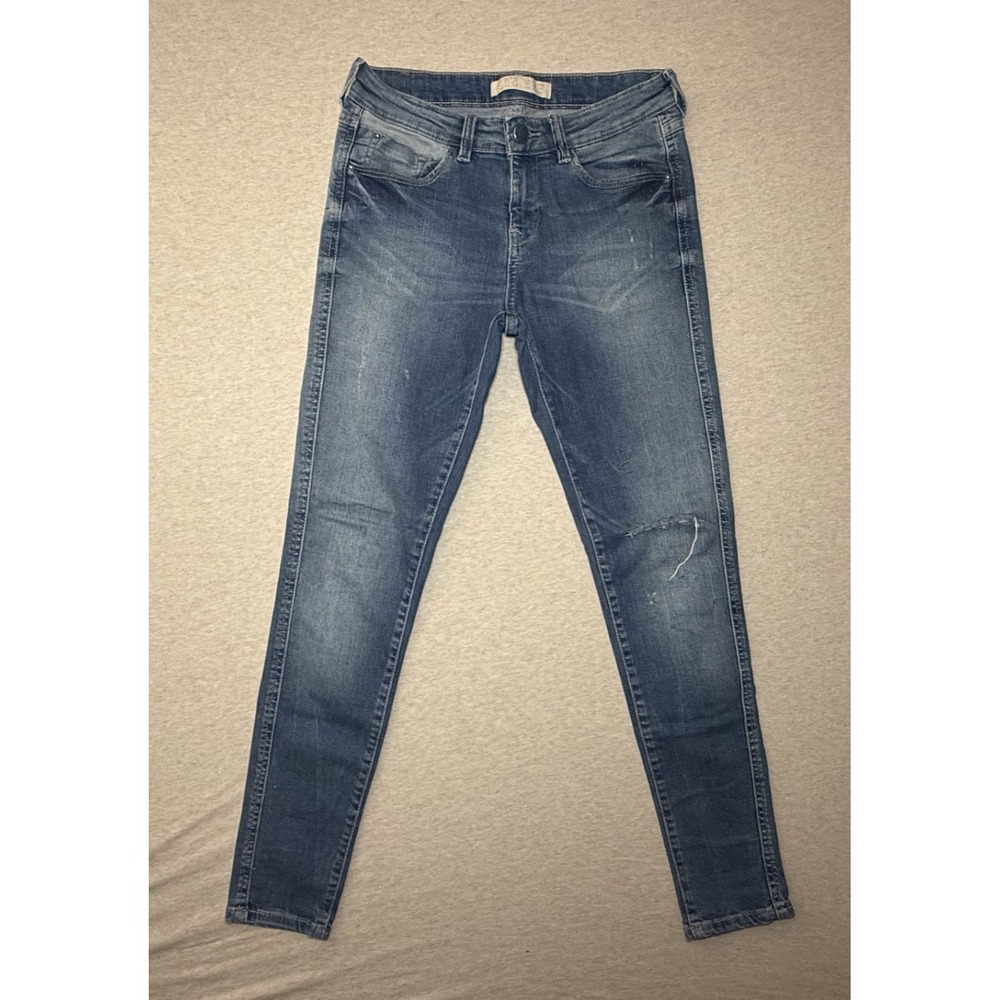 ZARA denim distressed medium wash blue jean. size 4. staight leg